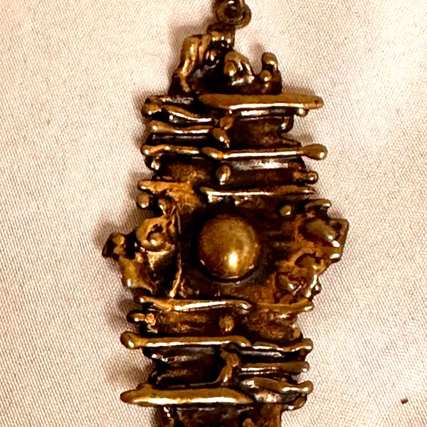 Pentti Sarpaneva Finlande des années 1970, collier à pendentif brutaliste moderniste en bronze, 32 pouces