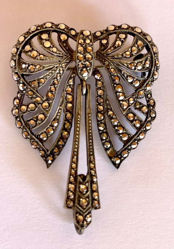 Lovely Art Deco 800 Silver & Marcasite Studded Bow