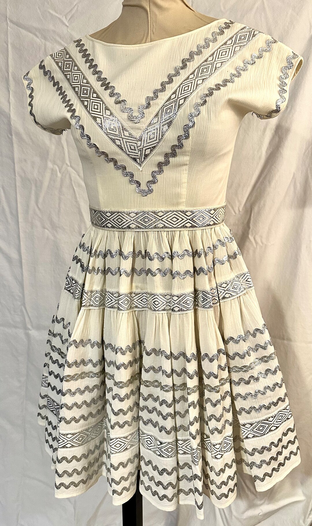 Rockabilly Ric Rac Vintage Patio Rockabilly Fiesta Dress 50s 60s White Crepe With Silver ...