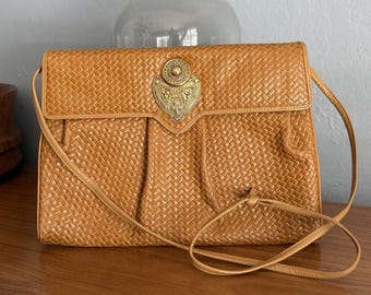 Vintage Susan Gail gewebte Leder Crossbody Geldbörse Tan Braun Gold Medaillon