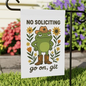 Funny No Soliciting Garden Flag, Go Away Yard Flag, Frog No Solicitors Sign, Go On Git Yard Sign, Funny Outdoor Decor, Stay Away Flag