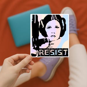 Leia Resist Pin Button | Feministische Vinyl Aufkleber | Politischer Protest Aufkleber | Anti-Trumpf Star Wars Aufkleber | Aktivist Laptop Pin