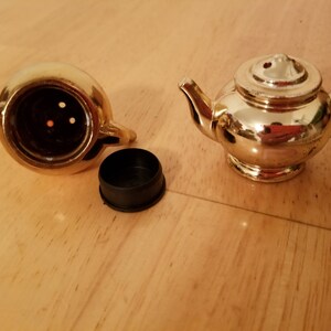 Vintage Teapots Salt and Pepper Shakers image 2