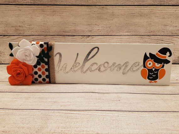 Halloween wood painted sign with metal cutout welcome with an owl dressed as witch with handmade felt flowers burlap and polka dot ribbon