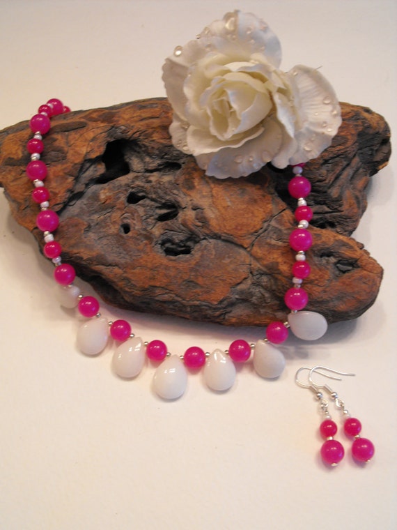 Dark Pink Jade and White Jade Tear Drop Beaded Necklace and Earring Set