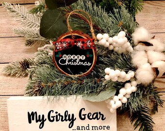Wood Slice Ornament, black with a buffalo check bow, Merry Christmas on front and Personalized w/ name and year on back