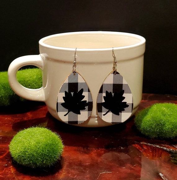 Buffalo check leaf wood slice earrings black and white plaid with a black matte leaf on them 2 inch
