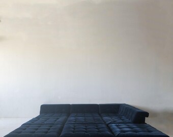 Mah Jong sectional sofa by Hans Hopfer for Roche Bobois (1970s) ink blue velvet