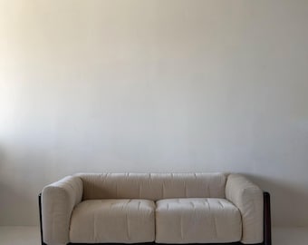 Carlo Scarpa “Cornaro” sofa in ivory mohair velvet for Gavina (Italy, 1970s)