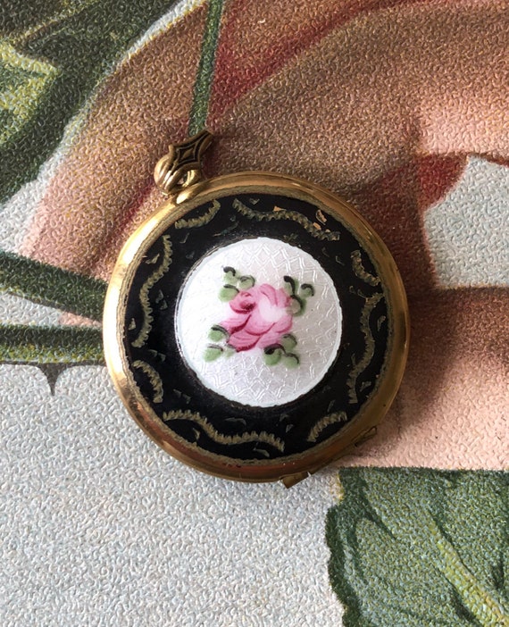 Locket. vintage locket vintage photo Gem