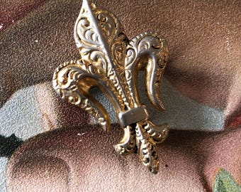 Antique Victorian French Fleur de Lis Watch Pin Holder Engraved Victorian Jewelry Pretty