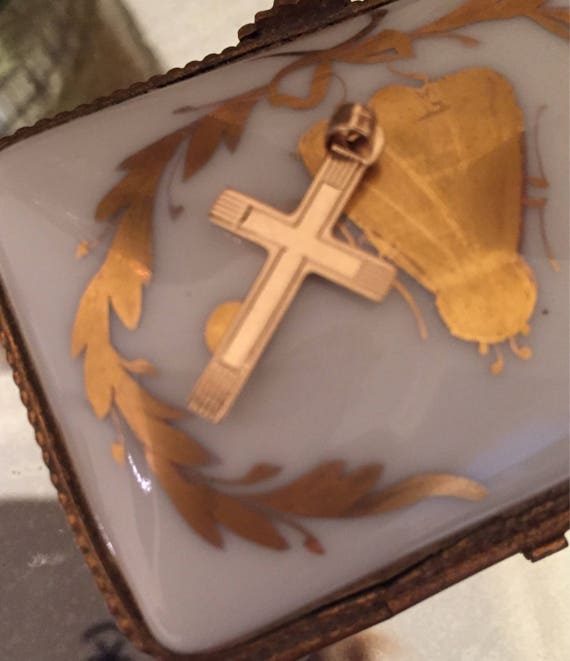 Sweet Vintage 14k Gold Engraved Cross Crucifix Re… - image 1
