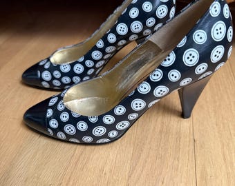Vintage Designer Ladies Shoes Leather Pumps Bruno Magli Circa 80’s Pumps Black With Playful Button Pattern Adorable Tiny Size 4