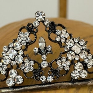 Vintage Gold Fleur-de-Lis Crystal Tiara - Vintage Women Accessories Fleur De Lis Gold King Crown: Medieval Baroque Cosplay Tiara  main image 3