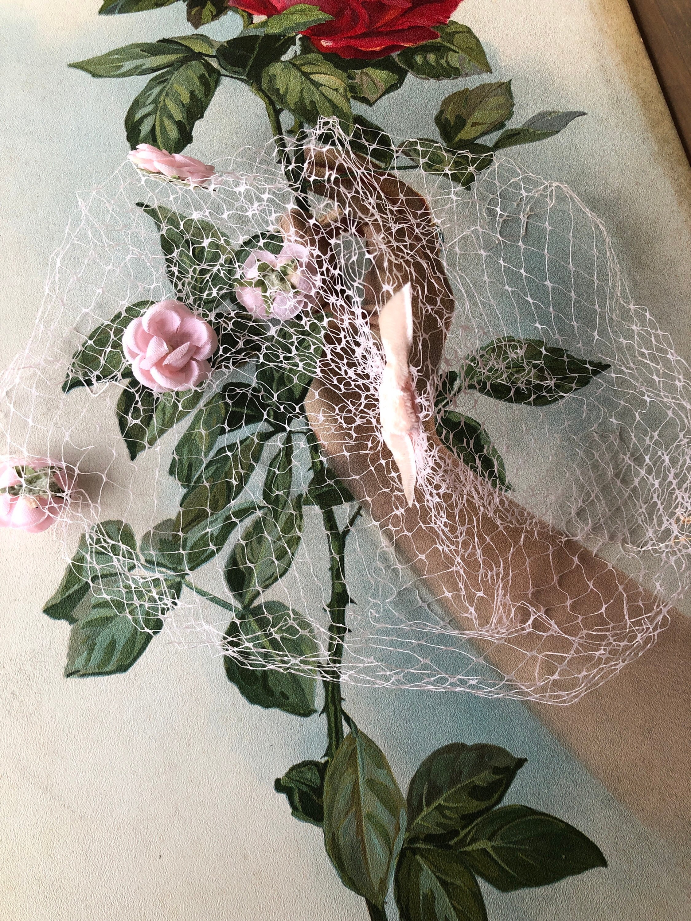 Vintage 1950s Pale Pink Floral Fascinator with Netting Tuille Floral Petals Pretty Vintage Fascinator Pink Netting Hat Tiny Flowers  main image 3