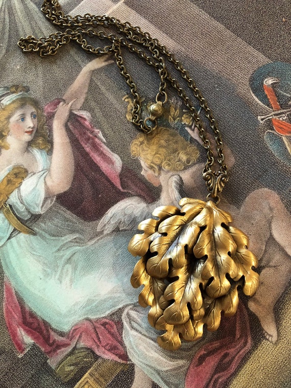 Lovely Gilded Gilt Vintage Necklace Acorn Leaves L
