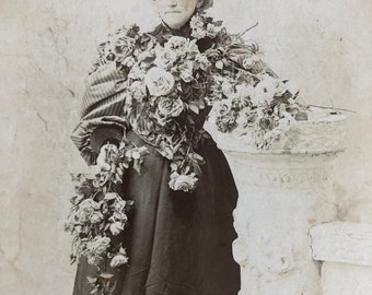 Antique Cabinet Card Photo Beauty Covered in Roses Newcomb