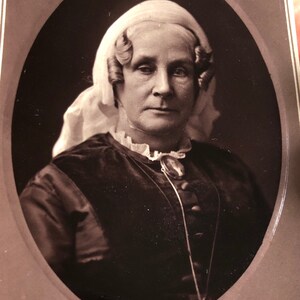 Stunning French Antique CDV Carte De Viste Photo Older Woman Fantastic Clothing Cameo Brooch Gorgeous