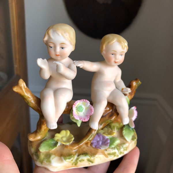 Vintage Porcelain Napco Cherubs Putti On Branch Figurine As Is