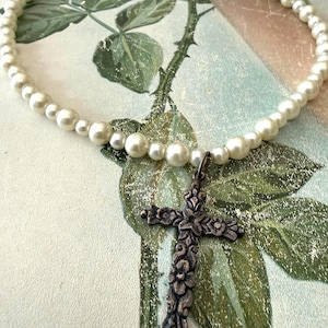 Vintage Sterling Silver Cross Pendant Floral Foree? On Faux Pearl Choker Necklace 14” Religious Vintage Jewelry
