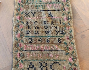 Muestrario antiguo Colegiala Textil Bordado Costura Labores Lino Margaret Alfabeto Fresas