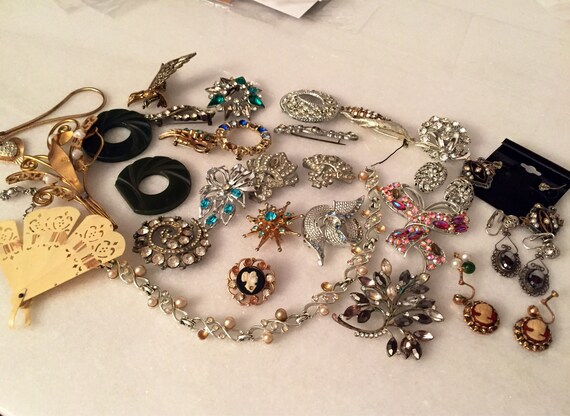 Large Destash Vintage Jewelry Lot Wear Repair Recycle Brooches 