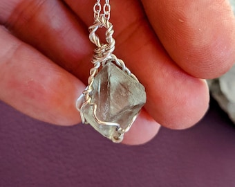 High-quality Green Raw Fluorite Octahedron sterling silver wire wrapped necklace, crystal pendant, silver jewellery, gemstone unferal HiPPiE