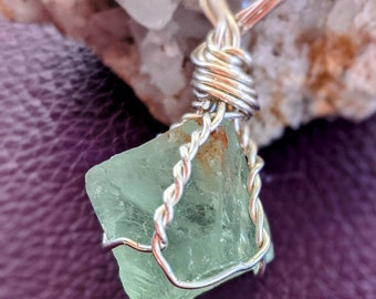 High-quality Green Raw Fluorite Octahedron sterling silver wire wrapped necklace, crystal pendant, silver jewellery, gemstone unferal HiPPiE