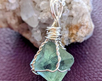 High-quality Green Raw Fluorite Octahedron sterling silver wire wrapped necklace, crystal pendant, silver jewellery, gemstone unferal HiPPiE