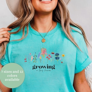 Pregnancy Announcement Shirt, Growing A Tiny Human, Floral Mom To Be Tee, Spring Flower Pregnancy Reveal, Mothers Day Gift, New Mom Gift