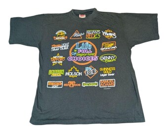 Camiseta promocional de bar vintage de 1996. La vida está llena de decisiones importantes. Camiseta grande.