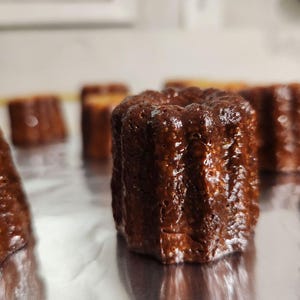 Classic Canelé de Bordeaux | Copper Baked | Ultra-Crisp Caramelized Crust | Canneles | Real Vanilla Beans / French Pastries
