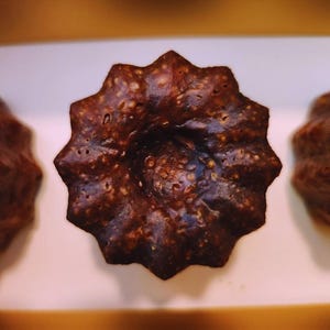 12 Medium Traditional Canelé de Bordeaux | Copper Baked | Ultra-Crisp Caramelized Crust | Real Vanilla Beans / French Cannele Pastries
