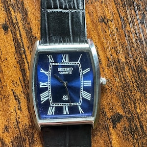 Rare Vintage Seiko Men Blue Dial Black leather strap Barrel Tank slim Formal Dress Watch