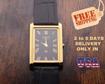 Seltene Vintage Seiko Slim Tank Männer Gold Schwarzes Zifferblatt Schwarz Strap Abendkleid Uhr