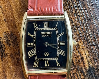 Vintage Seiko Tank Watch: Black Dial, Leather Strap