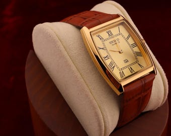 Vintage Rare Seiko Men Barrel-Tank Quartz Gold Dial Light Brown Leather Dress Watch