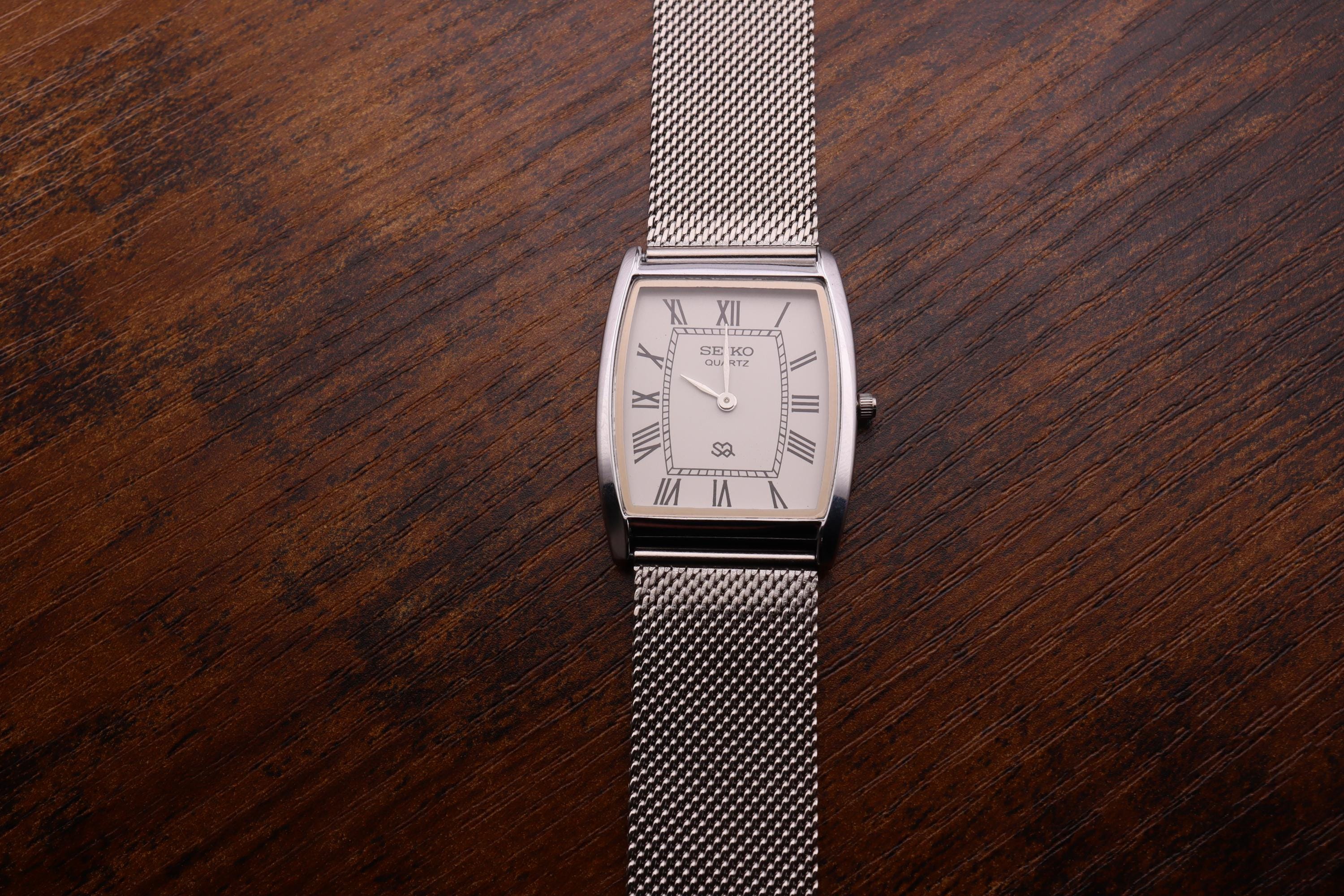 Vintage Rare Seiko Men Barrel Tank Quartz White Dial Silver 