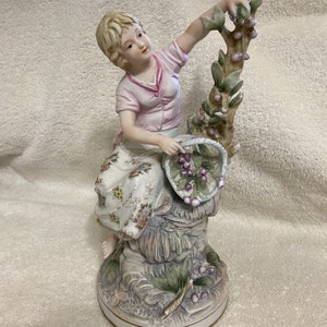 Figurine japonaise vintage Ardalt, fille et panier en biscuit de porcelaine