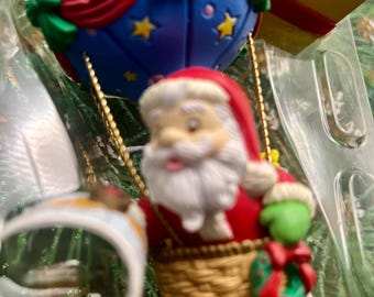 Vintage Solar Motion Christmas Ornament – Santa in Hot Air Balloon | Christmas Traditions by Matrix