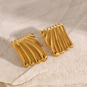 Sculptural Gold Wave Earrings – Bold Retro Studs – Statement Jewellery for Women