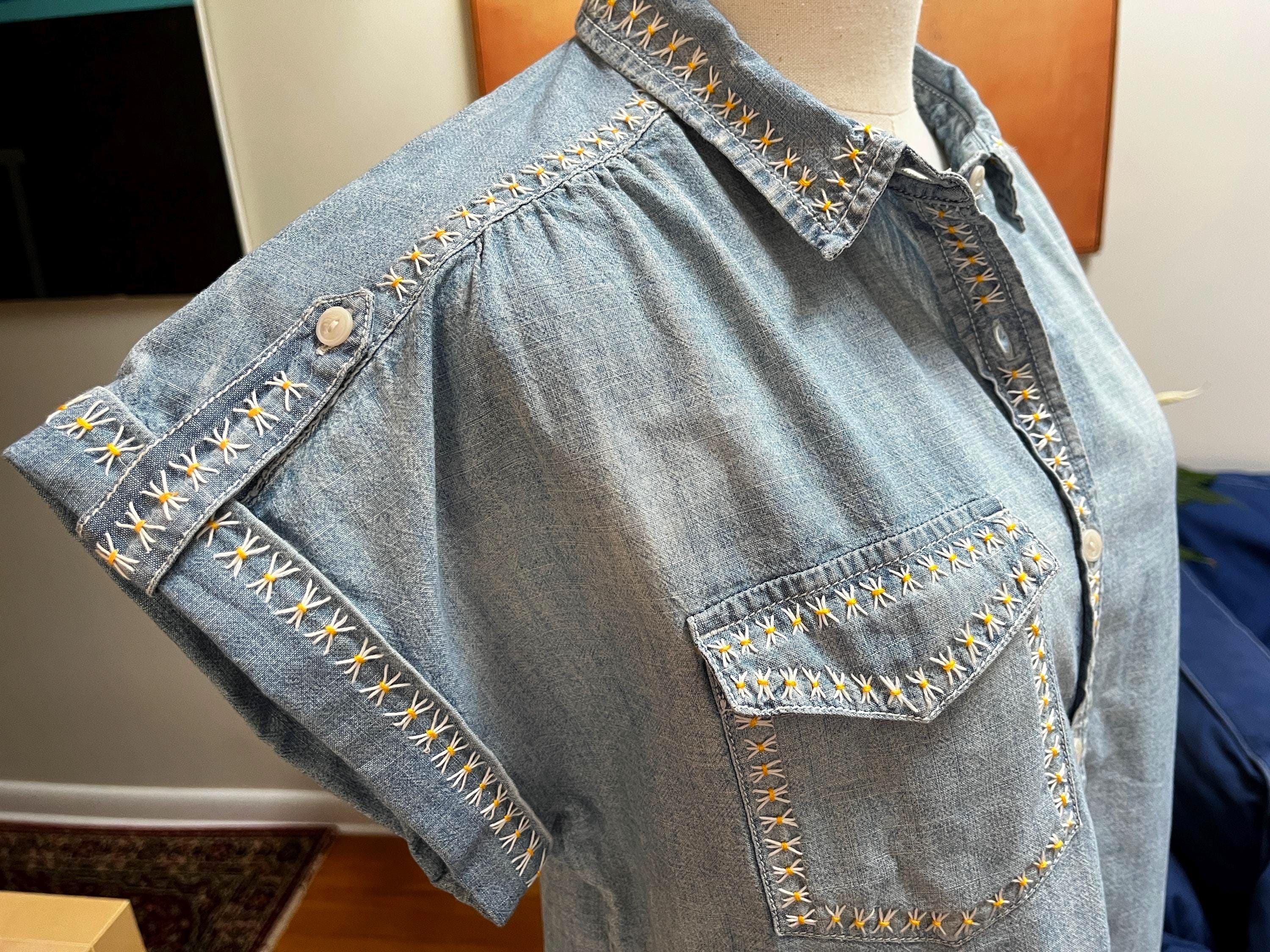 アップサイクルされた手刺繍のデニムシャツ：Gap 1969 リファインド 