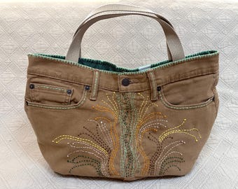 Geüpcycled kleine plunjezak gemaakt van tweedehands denim jeans geborduurd met Sashiko-handstiksels