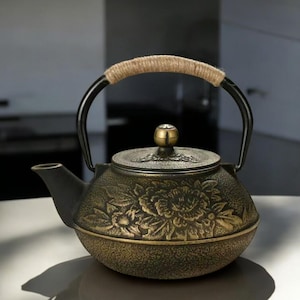 Japanese Cast Iron Teapot – 800ml Peony Design Uncoated Iron Kettle with Stainless Steel Strainer | Southern Japan Kung Fu Tea Pot