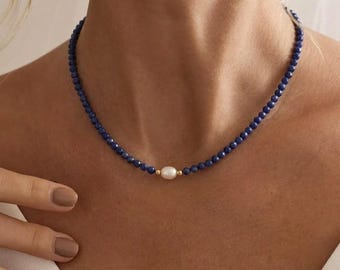 Lapis lazuli choker ketting met parel – kralenketting, minimalistische blauwe edelsteen choker, blauwe kristallen ketting