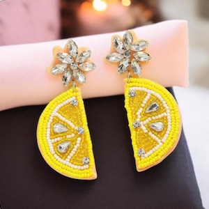 Orecchini a forma di limone giallo, orecchini con frutta estiva, divertente regalo boho per lei, accessori per feste tropicali, orecchini con perline, idee regalo,