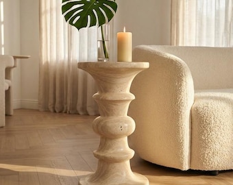 Mesa auxiliar con columna escultórica de travertino / Pedestal decorativo de piedra natural