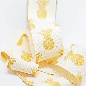 Cinta de algodón con estampado de piña - 1,5 pulgadas - Oro marfil - 1 yarda