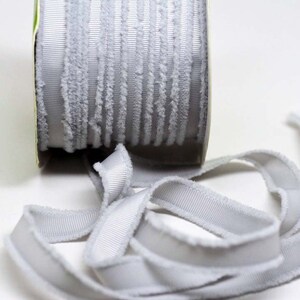 Cinta de grosgrain difusa de 5/8 pulgadas - Gris - Borde Rústico 3 yardas Gris