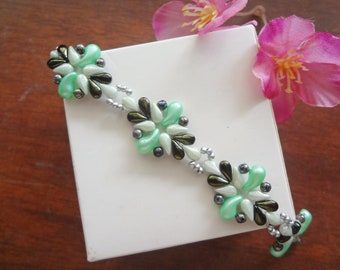 Beaded Bracelet - Dainty Green Bloom Bracelet (BB344) - Beading Jewelry, DIY PDF Tutorial, Beadwork, Beadweave Pattern, Bracelet Design